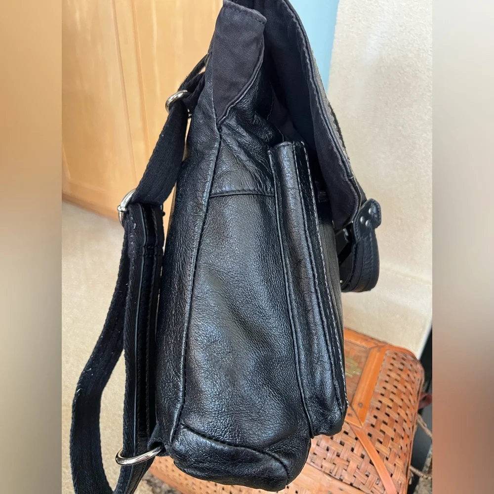The Sak Ventura Convertible Black Pebbled Leather Backpack Crossbody Shoulder Ba